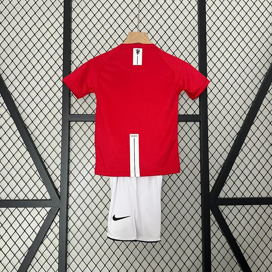 KIT JÚNIOR RETRO MANCHESTER UNITED 2008